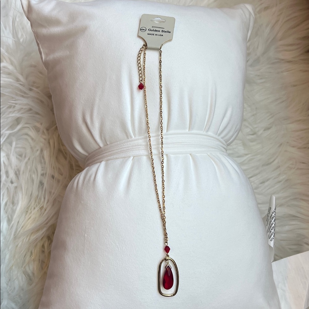 5/$35 NWT Elegant Gold Necklace with Red Pendant